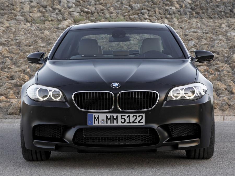  BMW M5 Individual 2011 года  (фото 13 из 14)